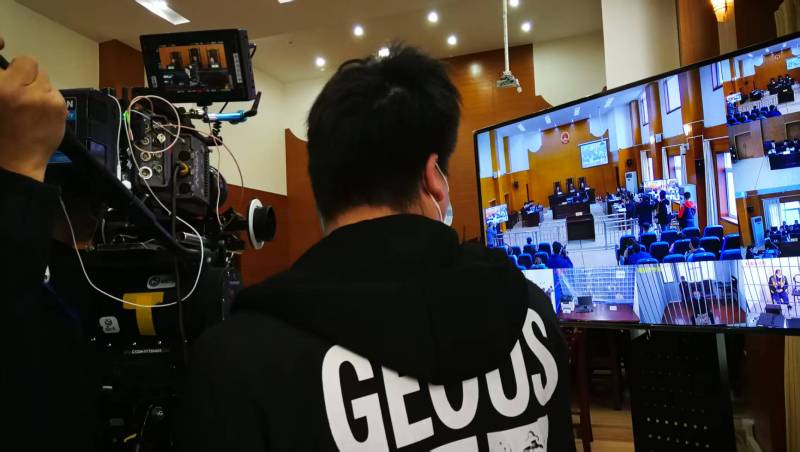 AI生成VS人工创意——富宁县广告片拍摄公司的技术浪漫主义实践
